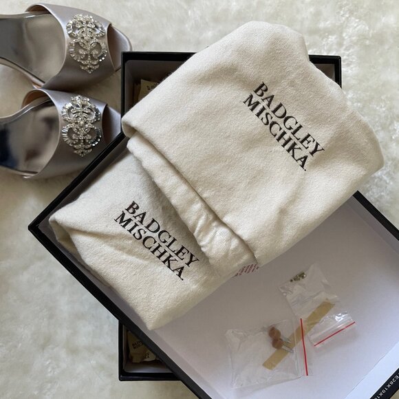 Badgley Mischka Salsa D’Orsay Pump in silver satin, size 10 - Picture 14 of 15